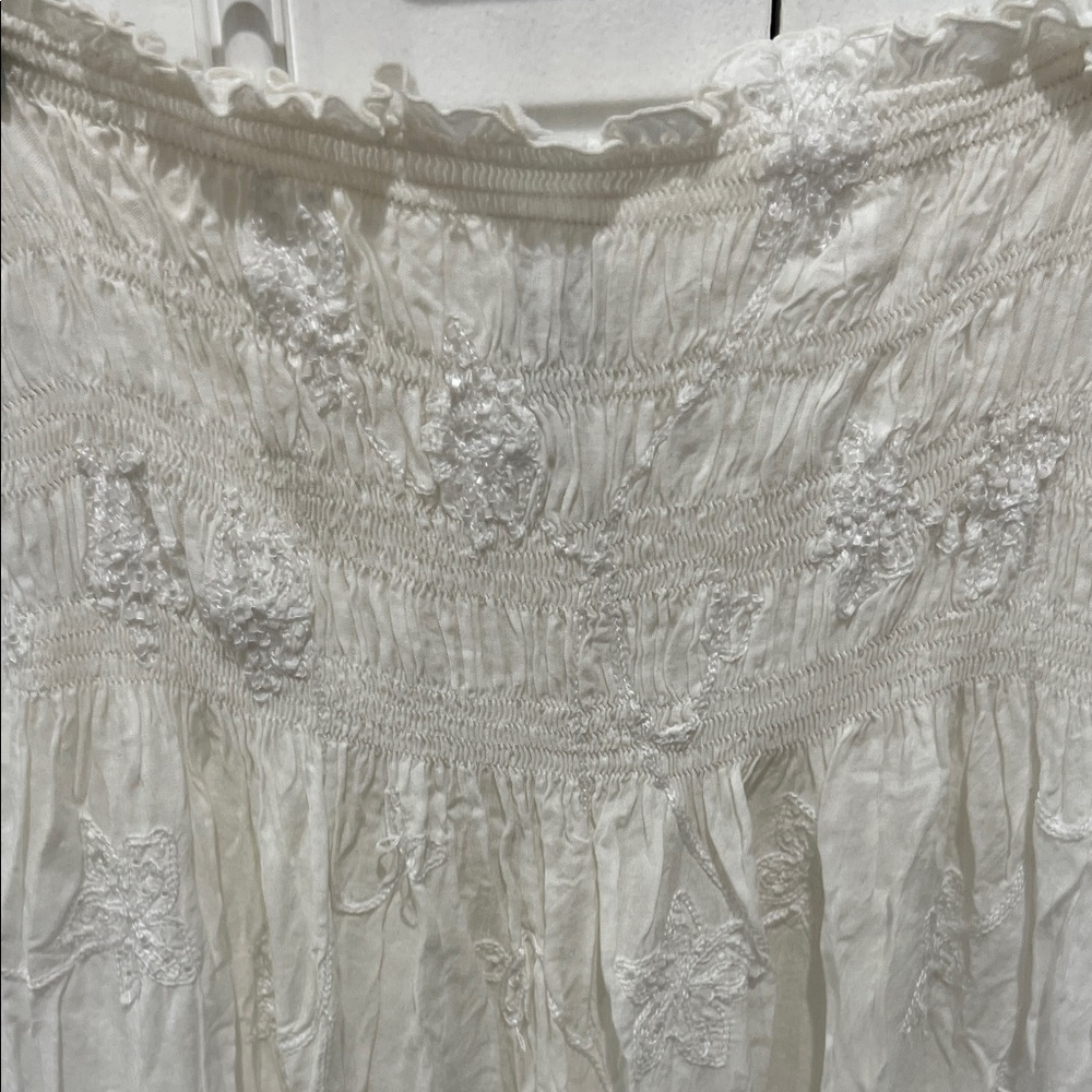 Elegant White Women's Skirt - Picture 2 of 6